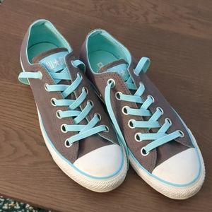 Converse with aqua laces and accent